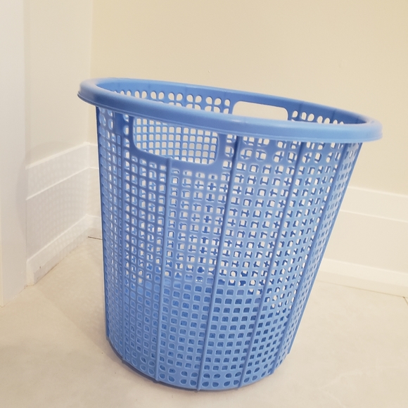 Plastic blue bin/ basket/ container/ garbage - Picture 2 of 5